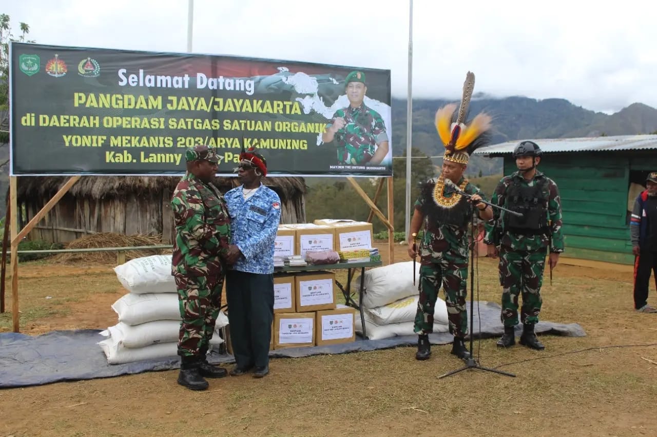 Pangdam Jaya Kunjungi Posko Satgas Yonif Mekanis 203/AK