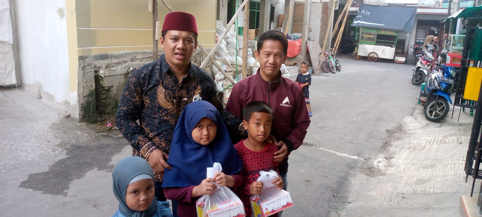 Jurnalis Peduli, Perpek Media Bagikan Santunan Anak Yatim dan Bantu Pembangunan Masjid di Gropet