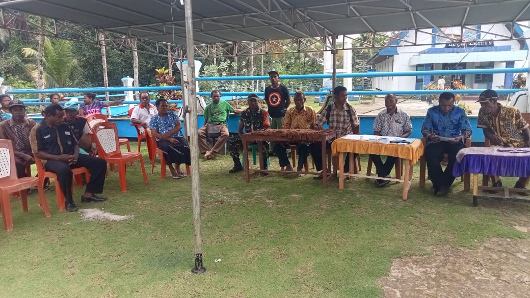 KOREM 173/PVB. BABINSA 1708-05/NUMFOR MELAKSANAKAN PENGAWASAN PEMILIHAN KEPALA BAMUSKAM DI KAMPUNG SANDAU