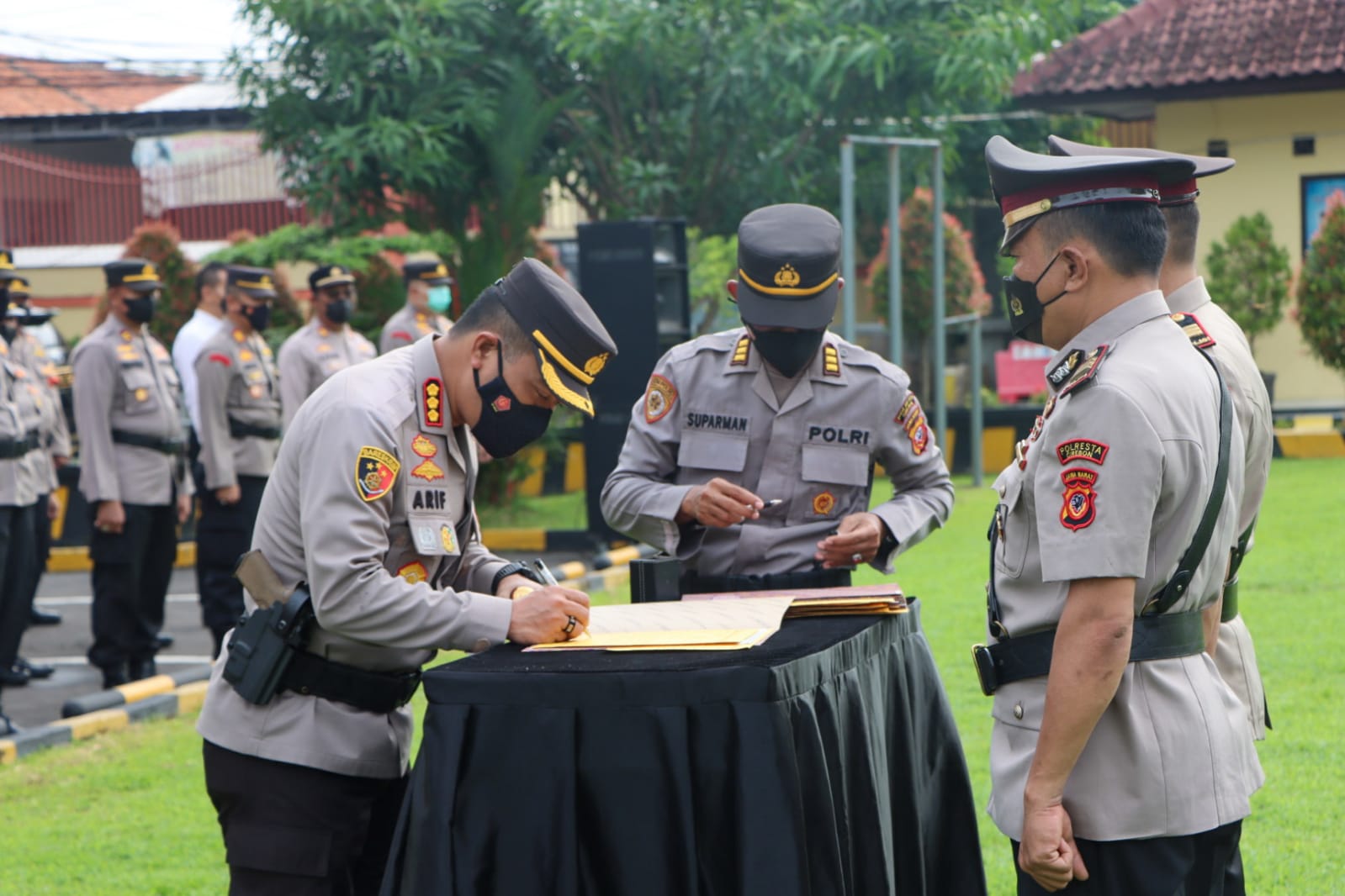 Kapolresta Cirebon Pimpin Sertijab Para Kasat dan Kapolsek Jajaran