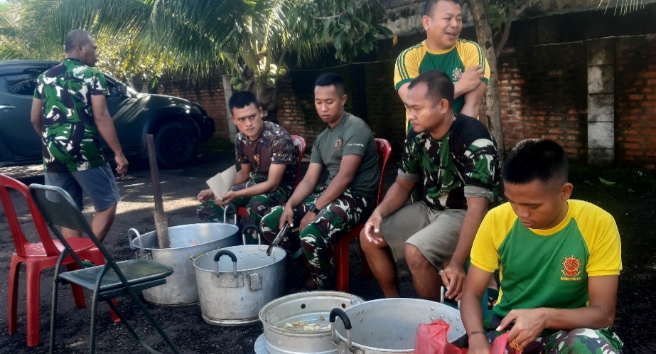 Layani Korban Gempa Cianjur YONBEKANG 1/TBY/1KOSTRAD Penuhi 750 – 1000 Nasbung Setiap Hari