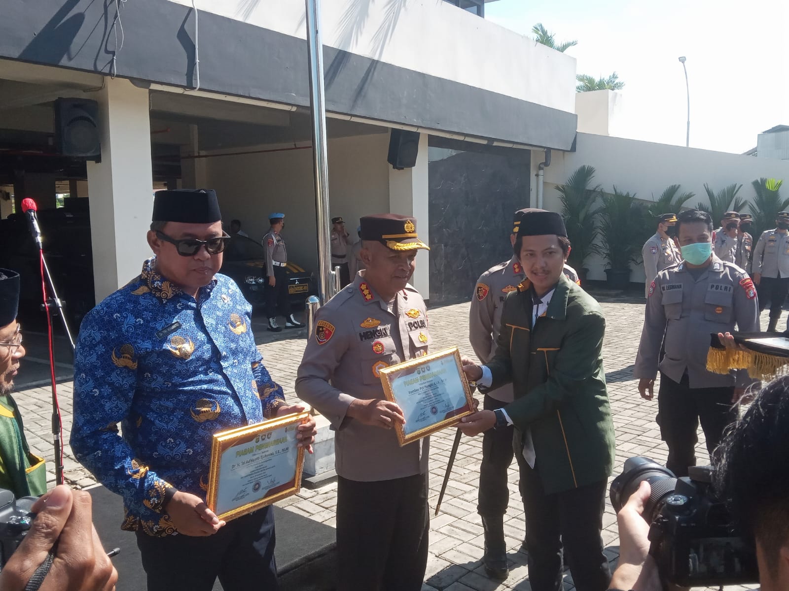 Kapolres dan Plt Wali Kota Bekasi berangkatkan Perjalanan Ziarah Wisata Religi Dai Kamtibmas Polres Metro Bekasi Kota