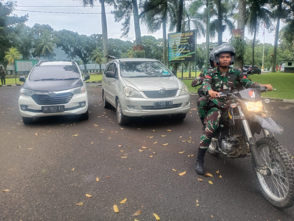 Atasi Pemalakan, Yonif Raider 300/Bjw Kawal Distribusi Bansos Korban Gempa ke Sasaran