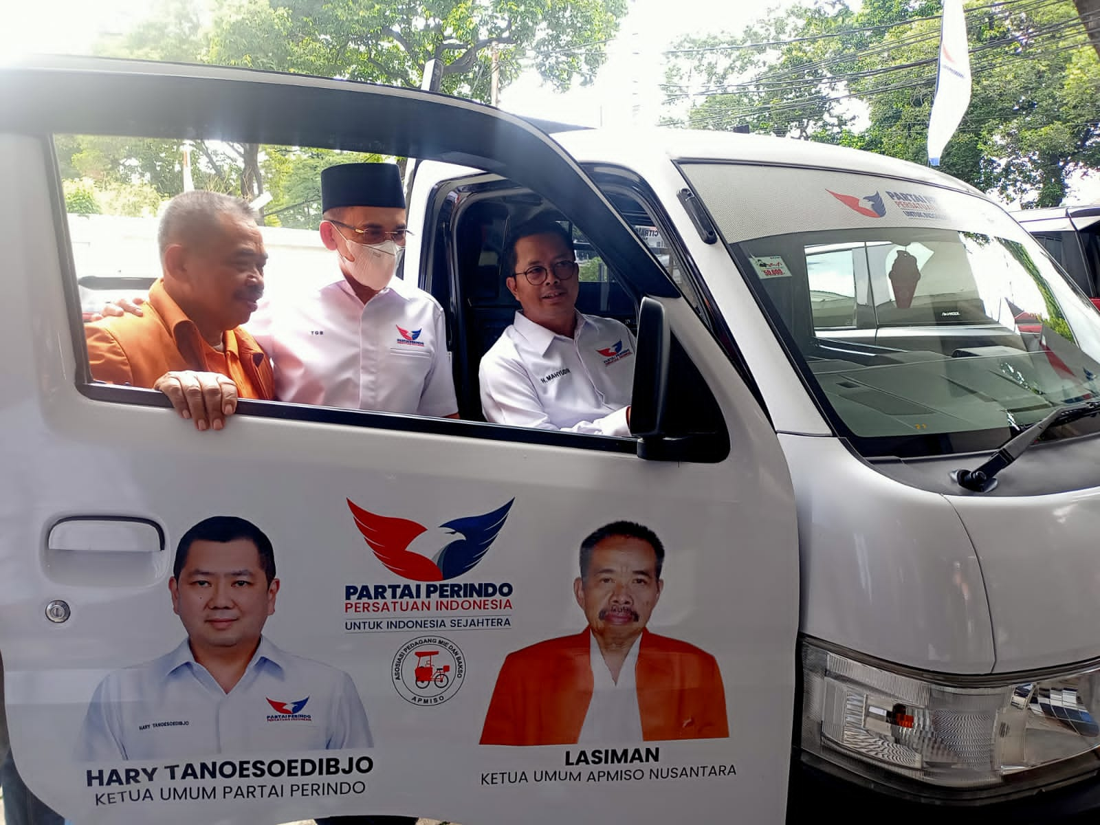 Lanjutan dari MoU, Partai Perindo Bagikan Mobil Penggiling Daging ke APMISO