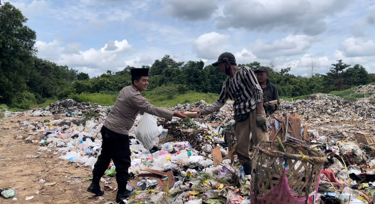 Kapolres PALI Apresiasi Kapolsek Talang Ubi Berikan Bantuan Ke Masyarakat Kurang Mampu