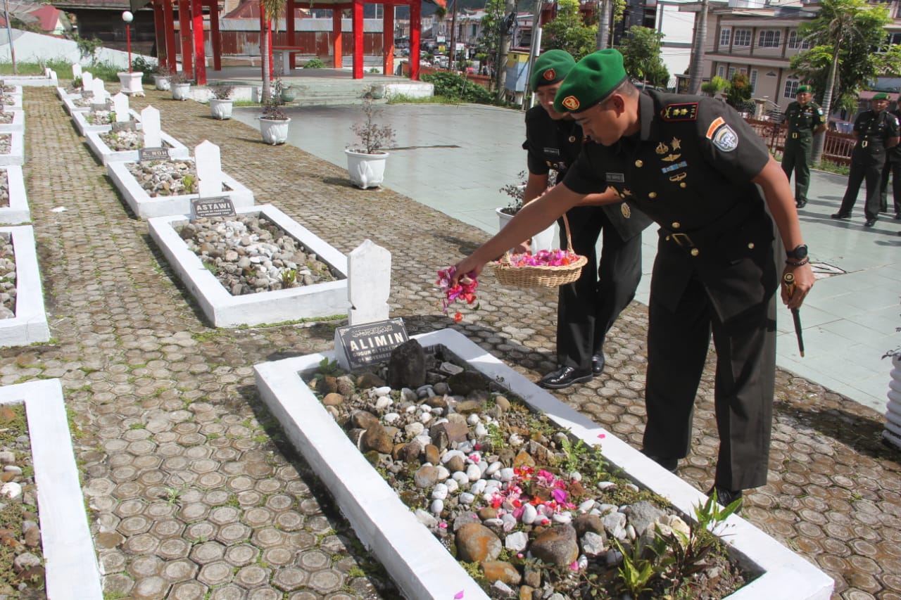 Memperingati Sambut Hari Juang TNI AD, Kodim 0119/BM Gelar Ziarah Dan Tabur Bunga