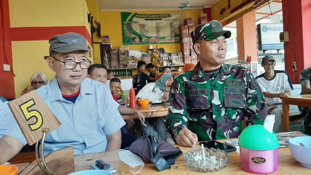 Ngopi (Ngobrol Penuh Inspirasi) Bareng Danramil Kapolsek dan Camat Tambora