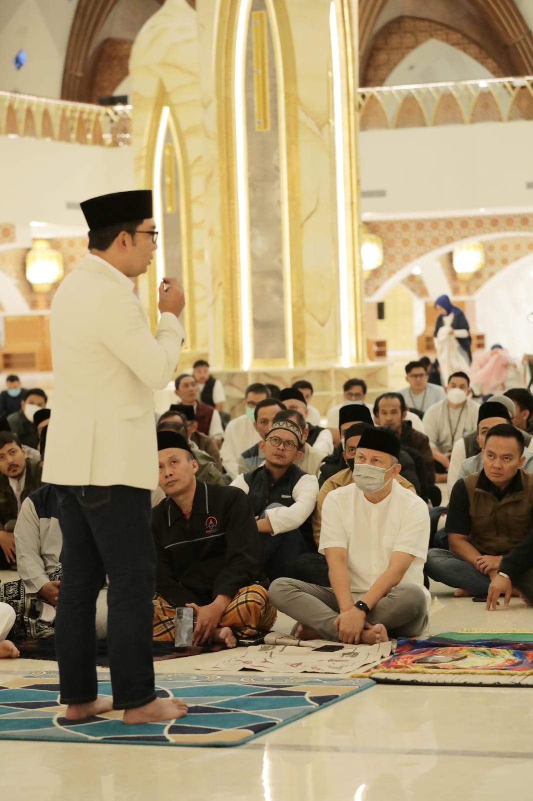 Subuh Berjamaah Perdana di Masjid Raya Al Jabbar, Pesan Ridwan Kamil: Makmurkan Masjid 