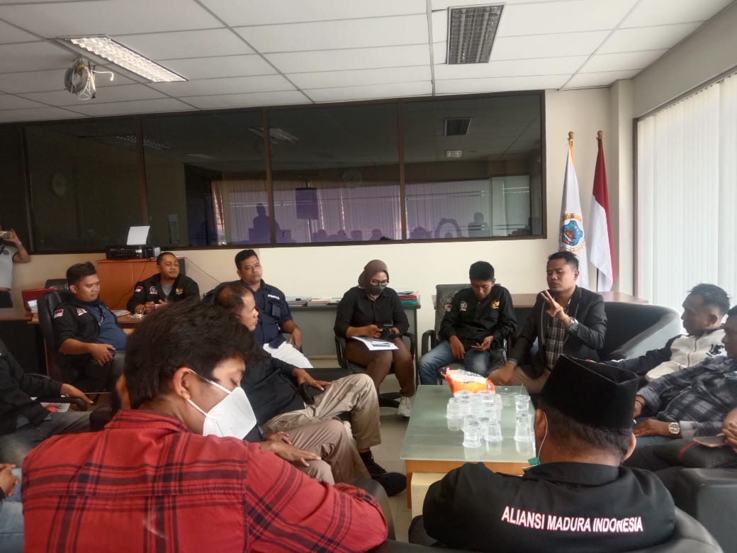 Awal Tahun 2023 AMI Turun Aksi Demo Besar-besaran Dikedai Kopi Starbucks, Kedai Mie Gacoan, BPOM Surabaya, DPRD Jatim dan Kejati Jatim