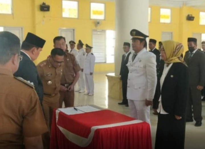 Agustinus Tri Handoko, S.E,.M.M resmi jabat Camat Labuhan Ratu