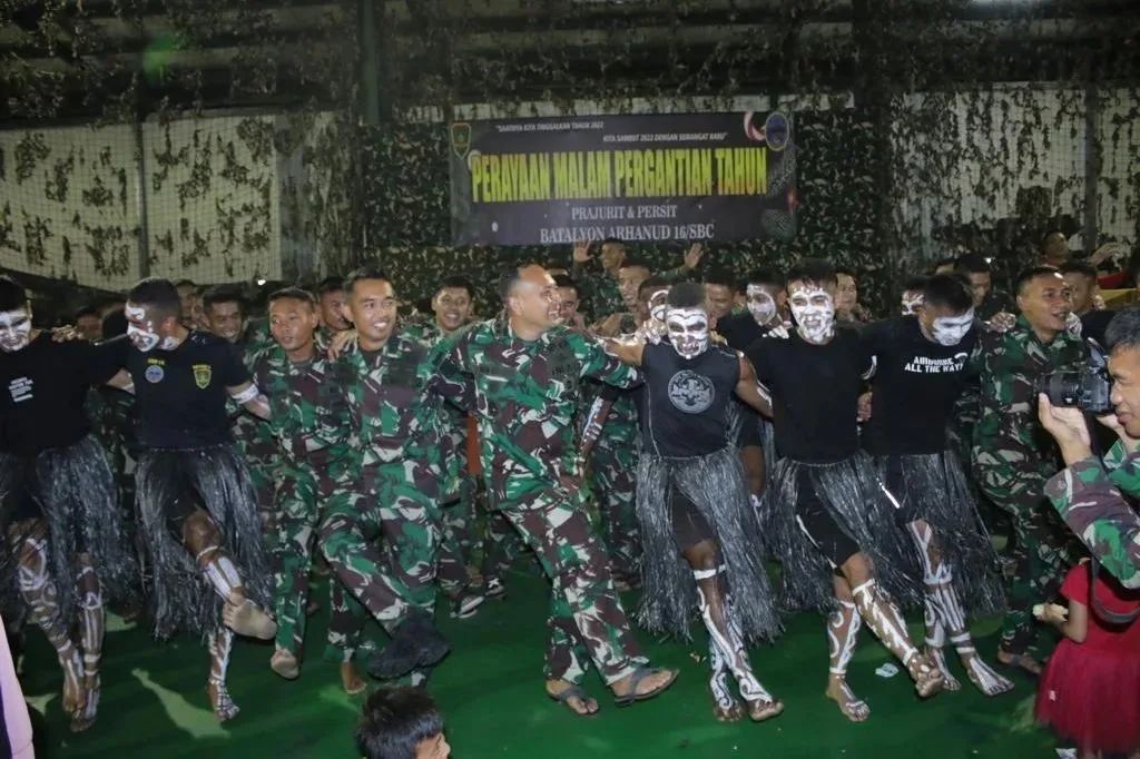 Kemeriahan Malam Tahun Baru Yonarhanud 16 Divif 3 Kostrad