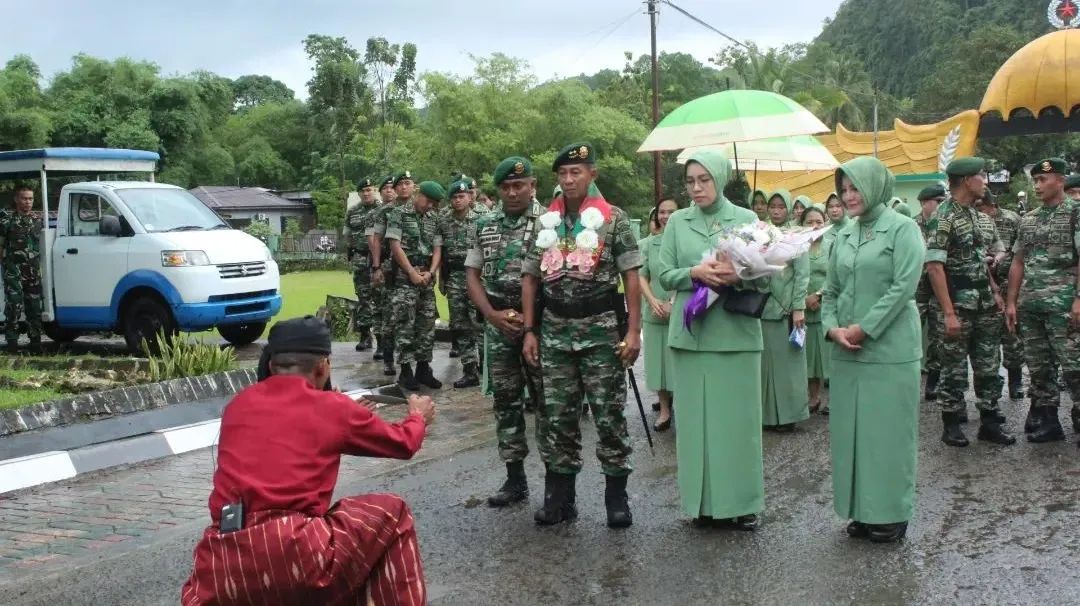 Pangdivif 3 Kostrad Mayjen TNI Novi Helmy Prasetya, S.I.P., M.I.P. Kunjungi Yonif PR 433 Kostrad