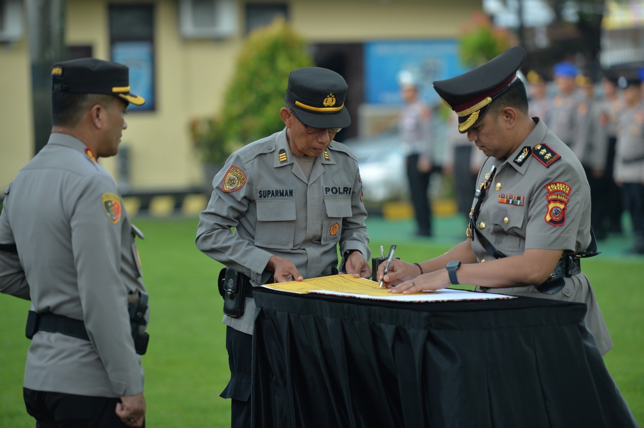 Kapolresta Cirebon Pimpin Pelantikan Wakapolresta Cirebon