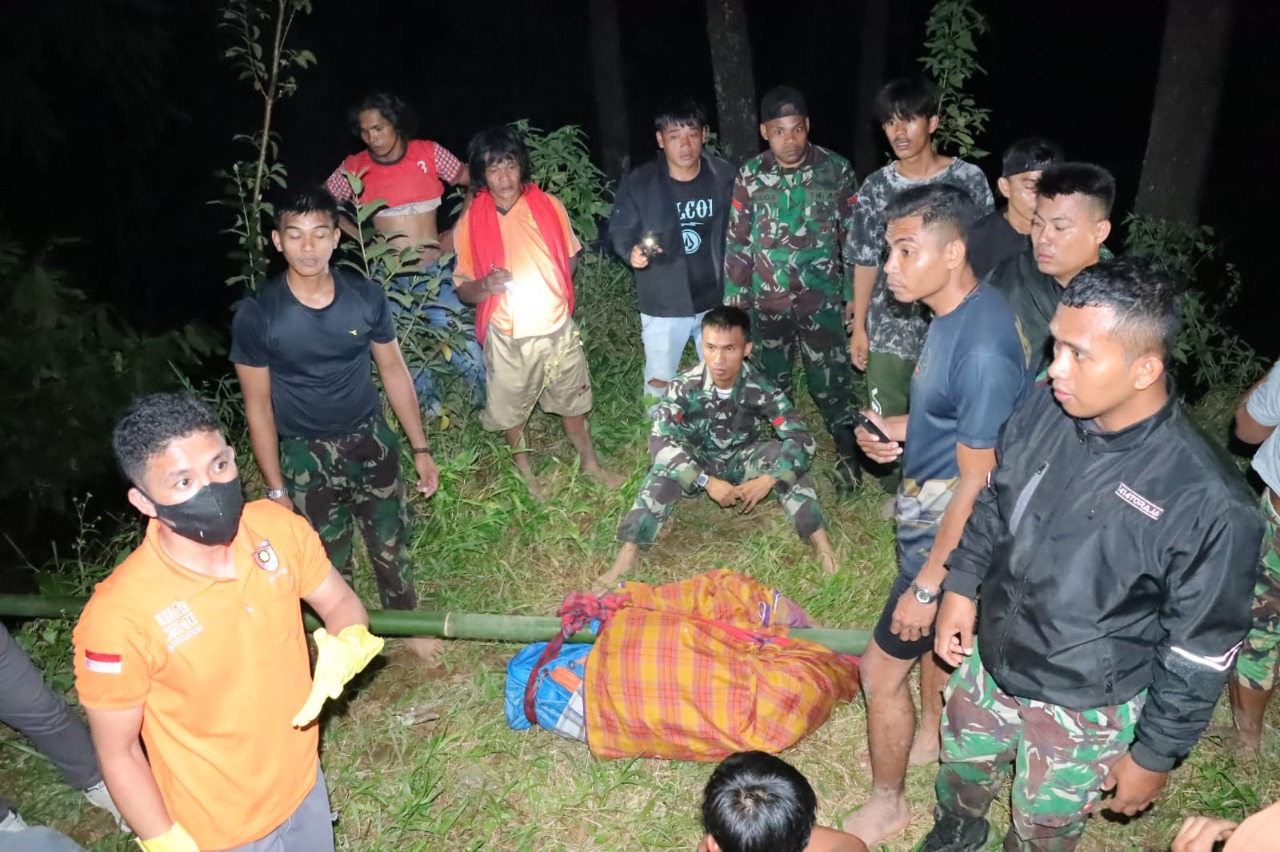 TNI-Polri dan Warga Berhasil Evakuasi Jenazah Di Sungai Ratte Denpina Toraja Utara