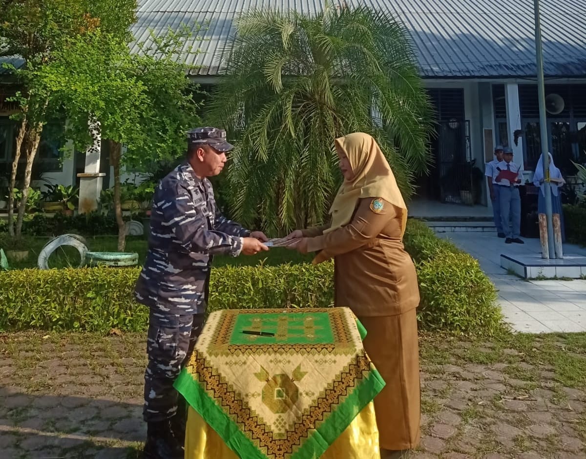 Prajurit TNI AL Lanal TBA Bentuk Karakter dan Disiplin Siswa Siswi SMKN 1 Perikanan Tanjung Balai