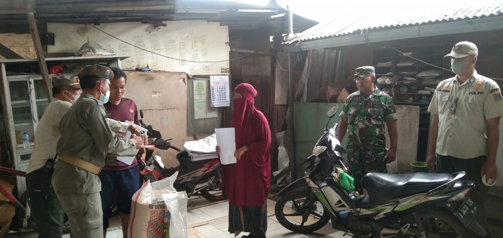 Forkopimcam Bersama Koramil 01/Jatinegara Berikan Sosialisasi dan SP-3