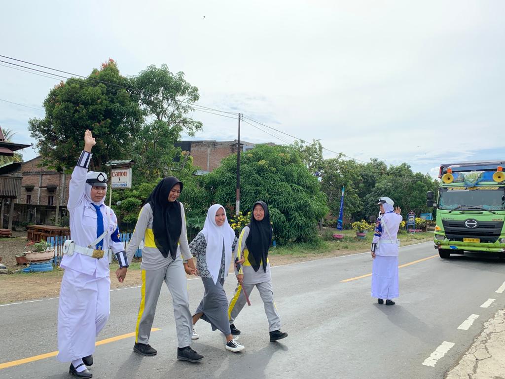 Usai Dilantik Kapolres Luwu, Anggota PKS Rutin Gelar Pengaturan Lalu Lintas di Sejumlah Sekolah