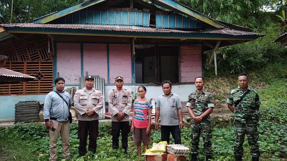 Soliditas TNI-Polri Bantu Korban Bencana Tanah Longsor di Kesu Toraja Utara