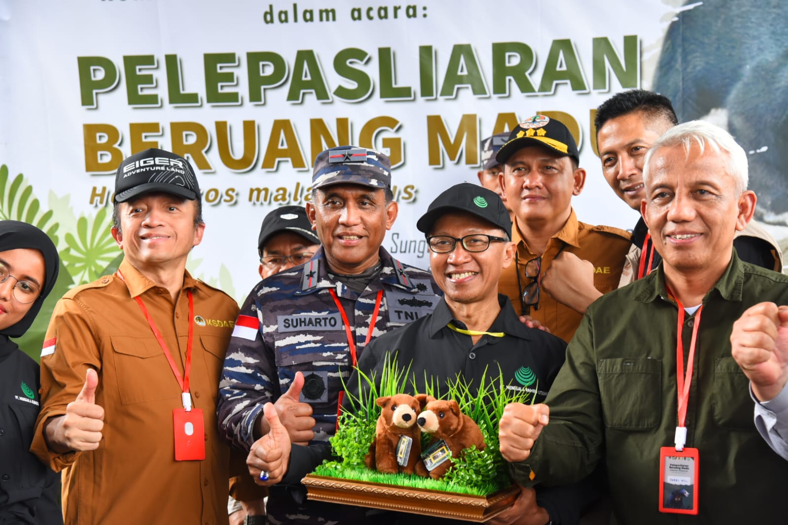 Danlantamal XII Hadiri Pelepasliaran Satwa Jenis Beruang Madu oleh Sekjen Kementrian LHK