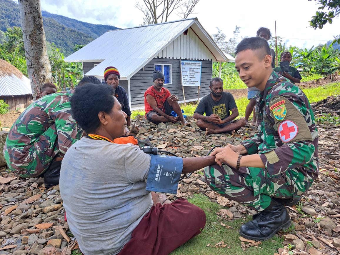 Puskesmas Keliling Satgas Yonif Raider 142/KJ Bentuk Layanan Terbaik Bagi Kesehatan Masyarakat