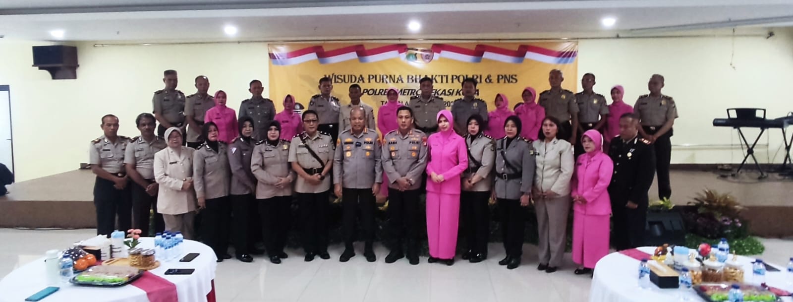 Kapolres Pimpin Wisuda Purna Bakti Personil Polri dan ASN Polres Metro Bekasi Kota, Kapolres : Tetap Terus Jalin Silaturahmi yang Baik