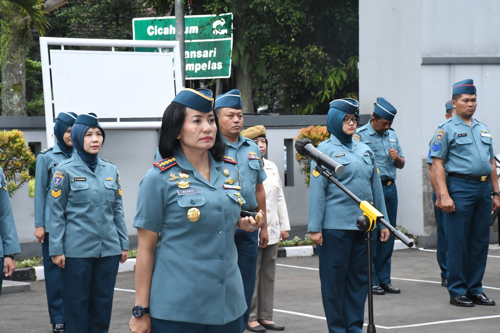 Prajurit dan PNS Lanal Bandung Ikuti Apel Khusus Pangkoarmada I