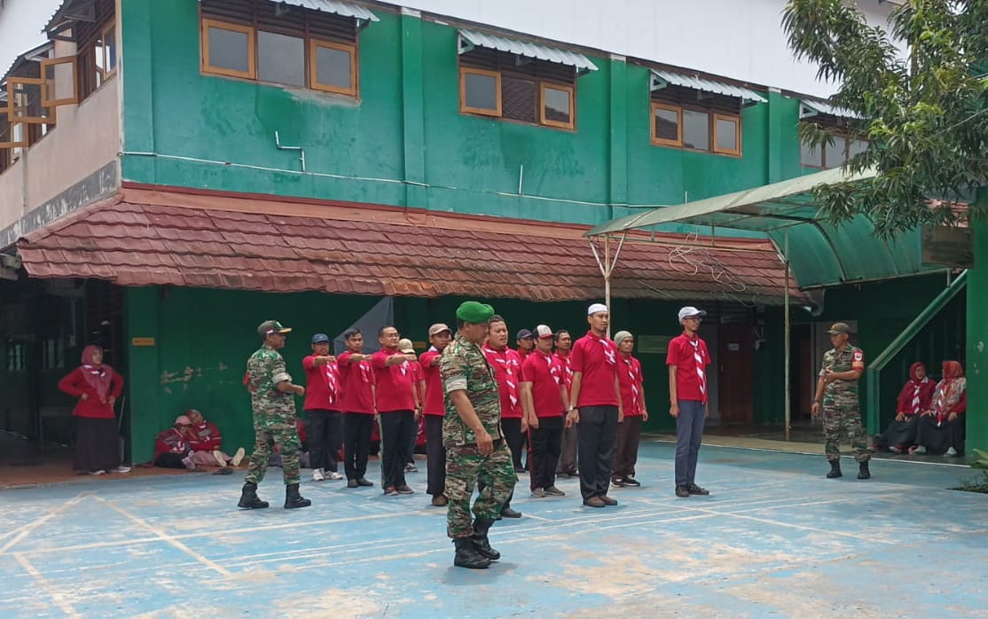 Mantapkan Sikap Guru Dengan Latihan PBB Pada Giat Army Go To School