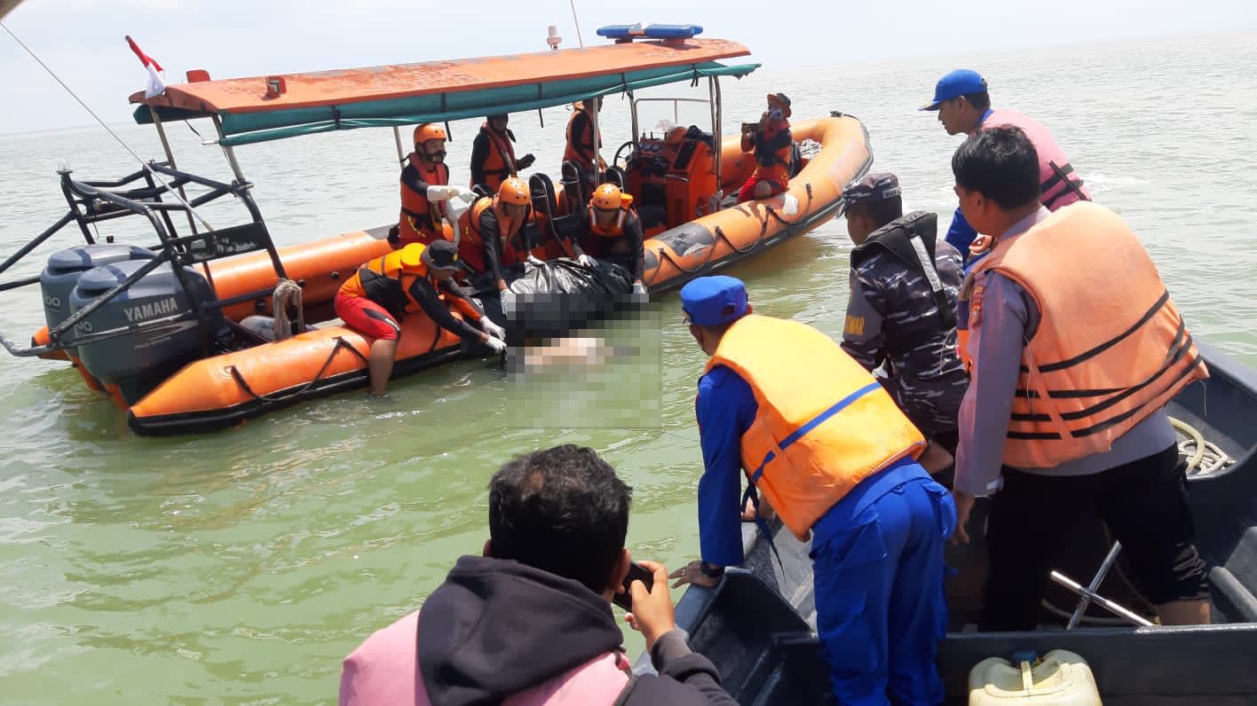 TNI AL, Lanal Dumai Evakuasi Korban Tenggelam Di Perairan Pulau Rupat