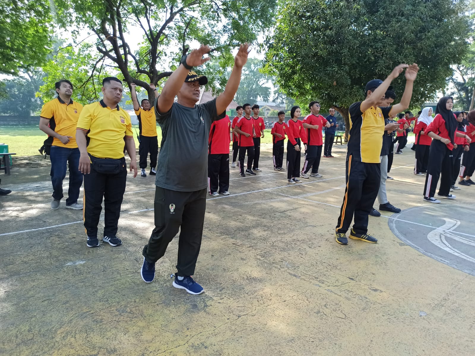 Koramil ajak hidup sehat dengan senam SKJ 88 bersama Siswa-Siswi SMU N 9 dan SMU N 4