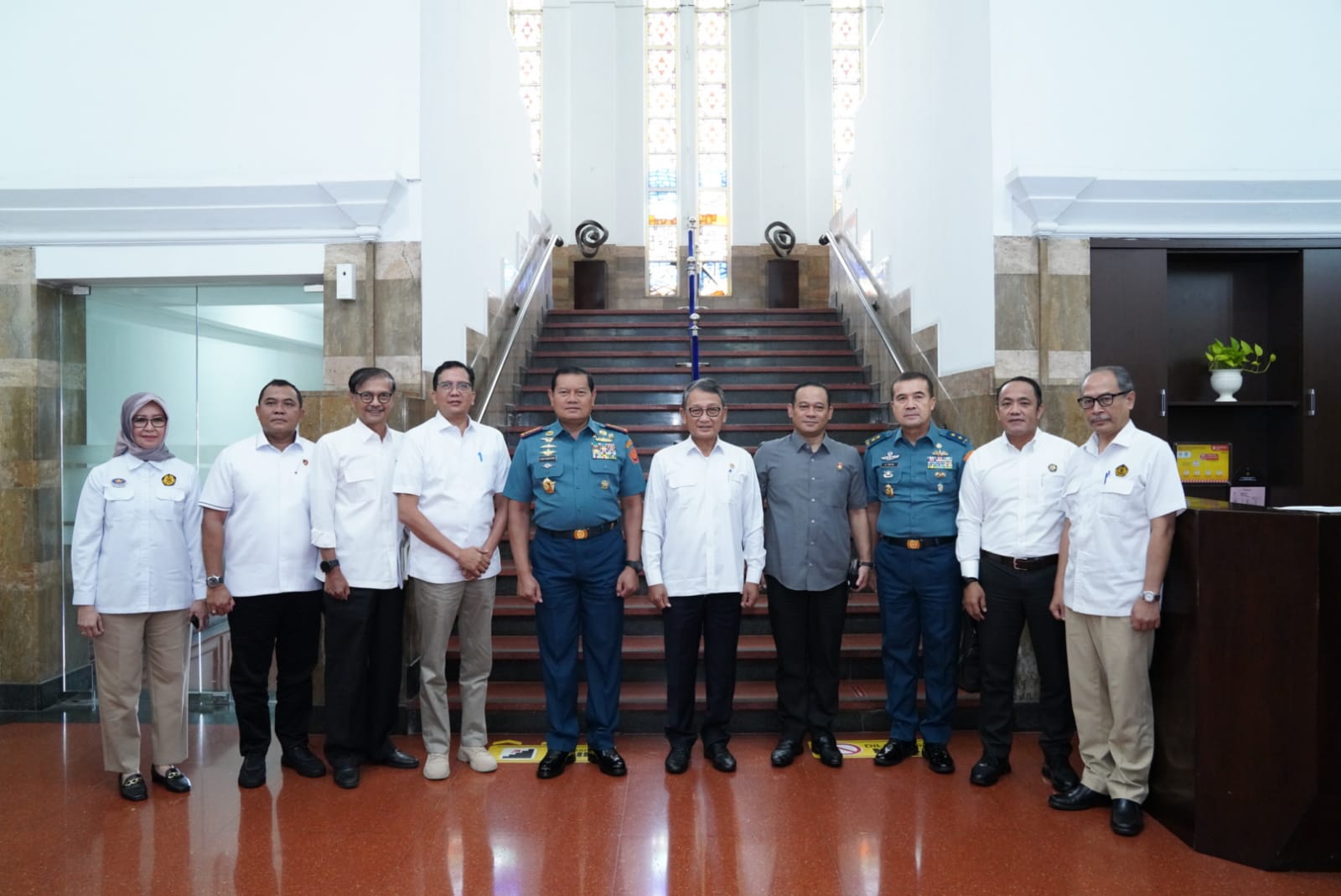 Berita Foto : Panglima TNI Hadiri Rapat Pembahasan Illegal Mining