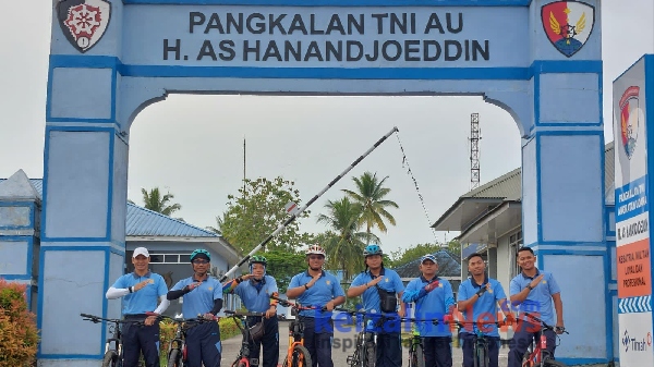 Setelah Apel Pagi Tim Sepeda Lanud H.AS Hanandjoeddin Gowes Bareng Di Seputaran Kota Tanjungpandan