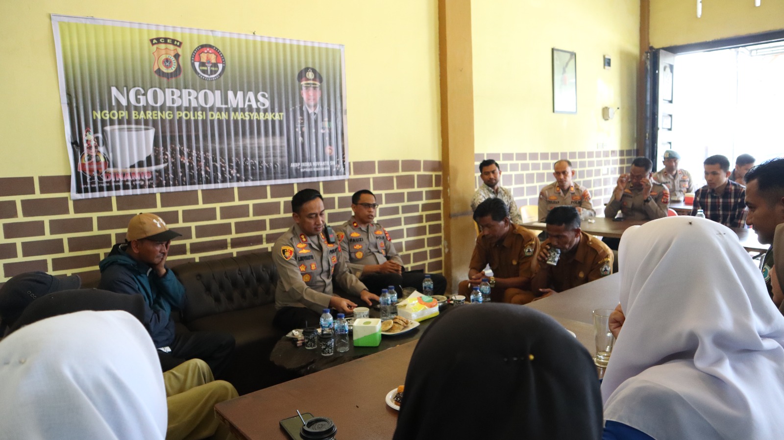 Kapolres Bener Meriah Laksanakan Kegiatan Ngobrolmas Bersama Mahasiswa Dan Tokoh Masyarakat Kecamatan Wih Pesam