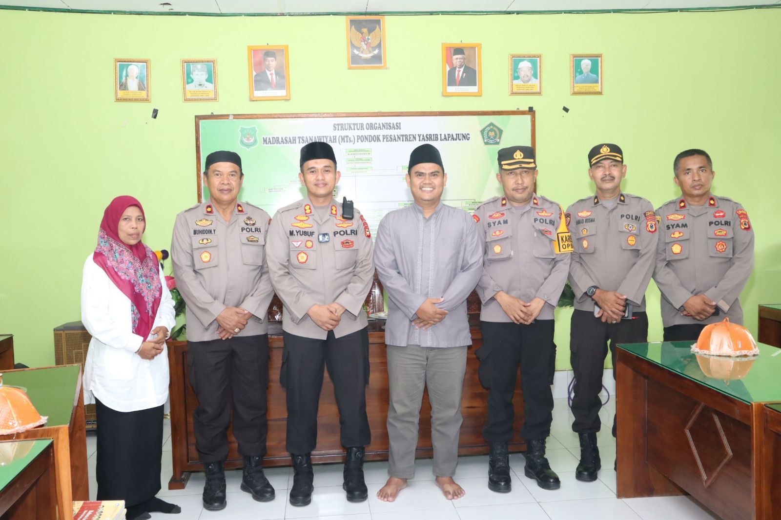 Kapolres Soppeng Gelar Kunjungan Silaturahmi di Ponpes Yasrib dan Salurkan Bansos