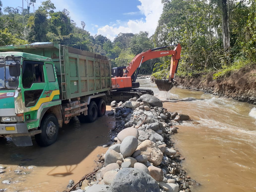 Diduga Belum Memiliki Izin, Proyek Bernilai Ratusan Milyar Jalan Pameu-Geumpang Pakai Material Ilegal