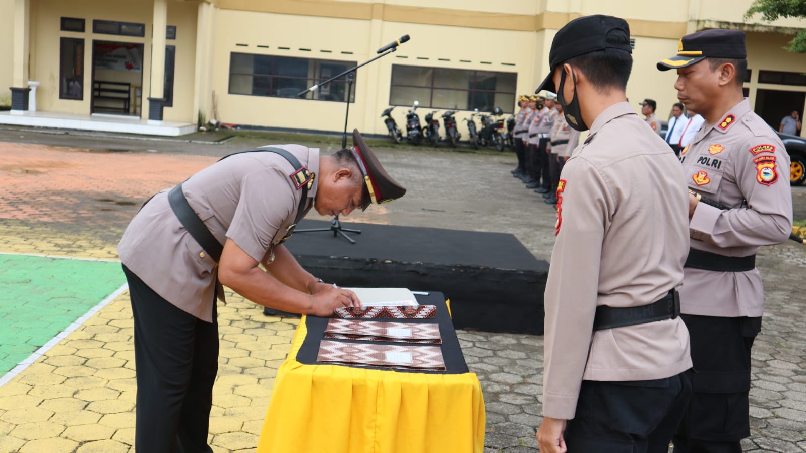 Kapolres Torut Pimpin Pelantikan dan Sertijab Sejumlah Pejabat Lingkungan Polres Toraja Utara