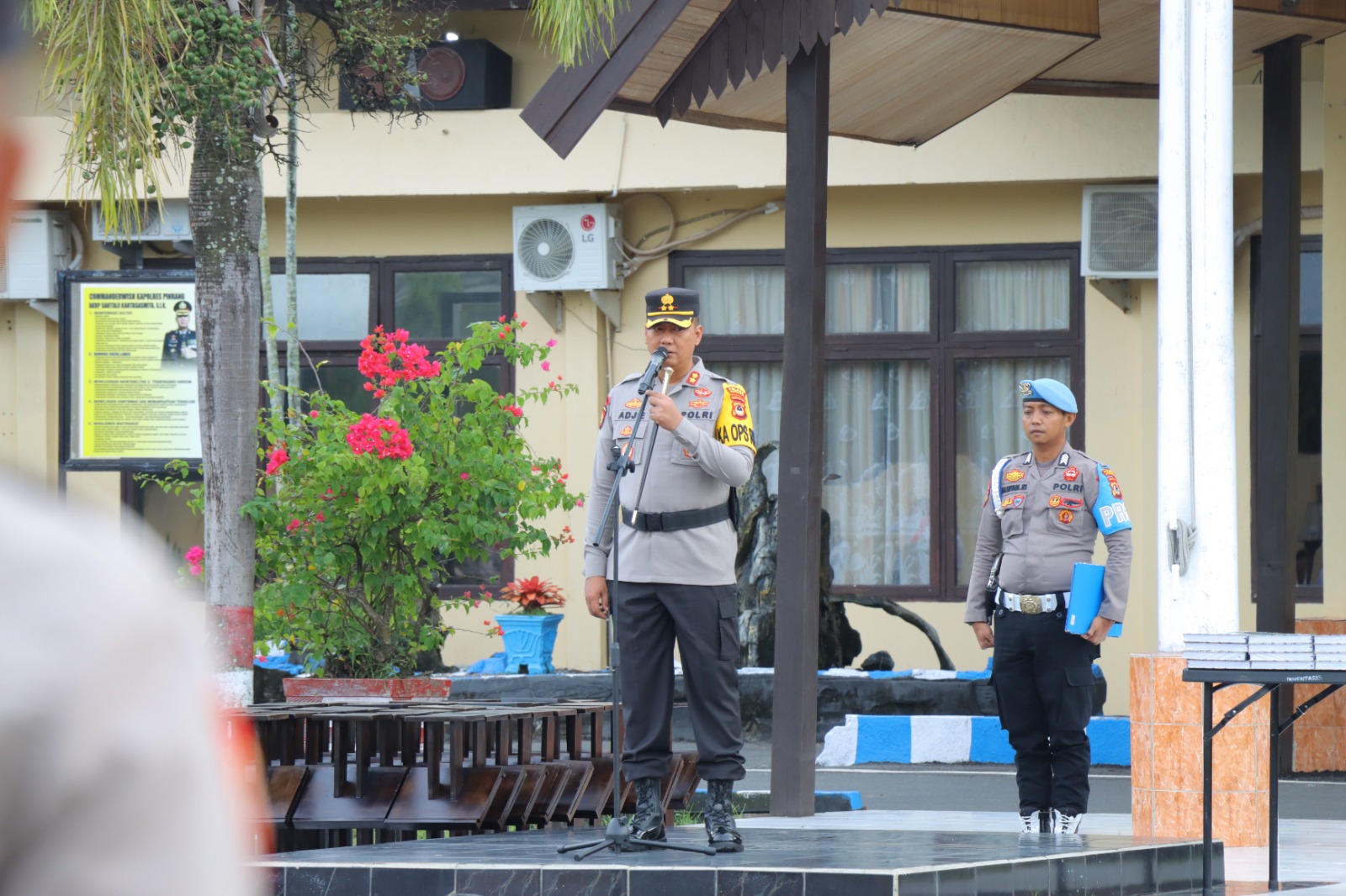 Kapolres Pinrang Berikan Penghargaan Kepada Personel Yang Berprestasi