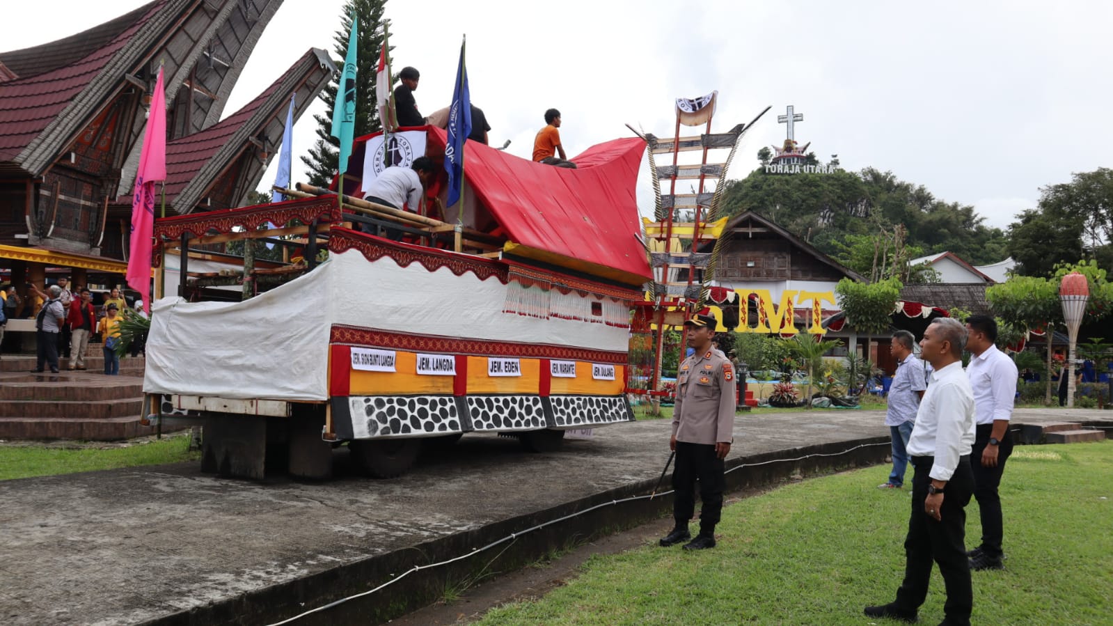 Kapolres Toraja Utara Hadiri Kegiatan Lomba Hias Mobil Rangkaian Syukuran Perayaan 110 Tahun IMT