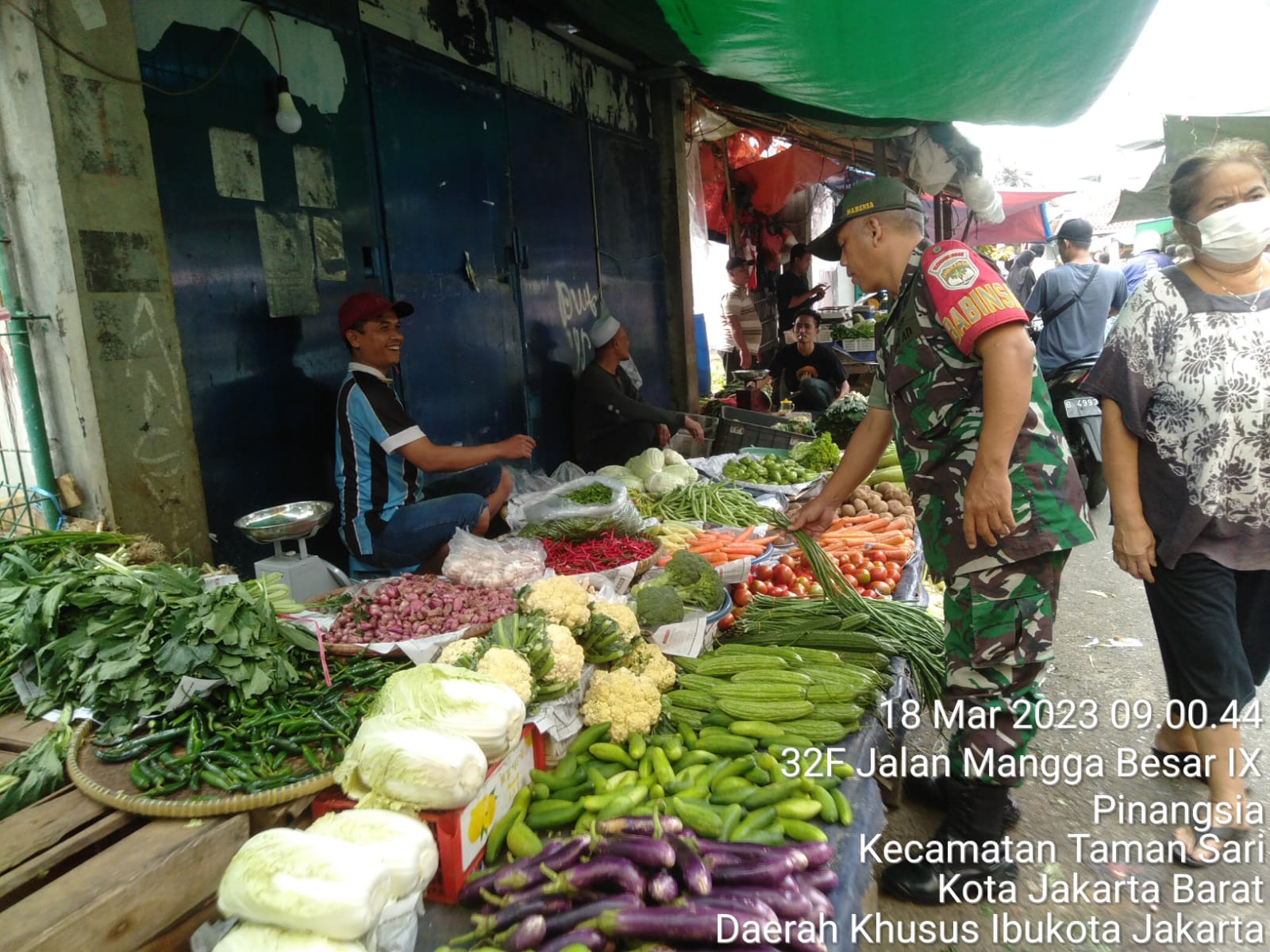 Serma Wadiknator Pantau Situasi Keamanan Pasar dan Cek Harga Sembako