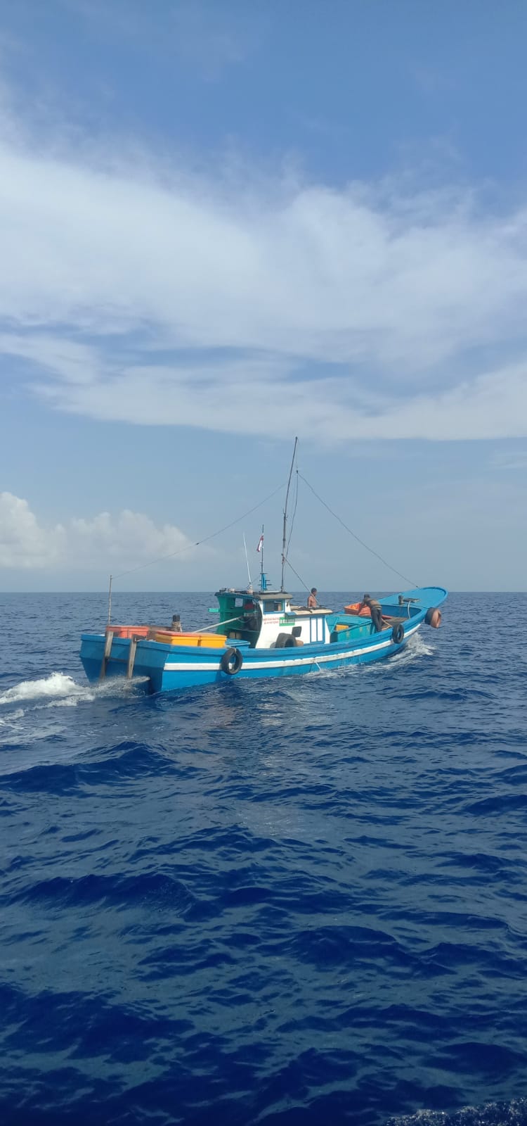 Contact Center Bakamla RI Aksi Laporan Nelayan Kehabisan Solar di Laut