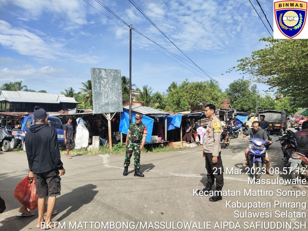 Bhabinkamtibmas Laksanakan Gatur Lalin Sebagai Wujud Pengabdian Kepada Masyarakat