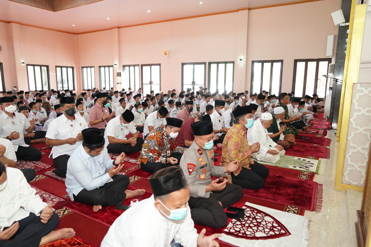 Danrem 064/MY Dampingi Wapres KH Ma’ruf Amin Shalat Jum’at*