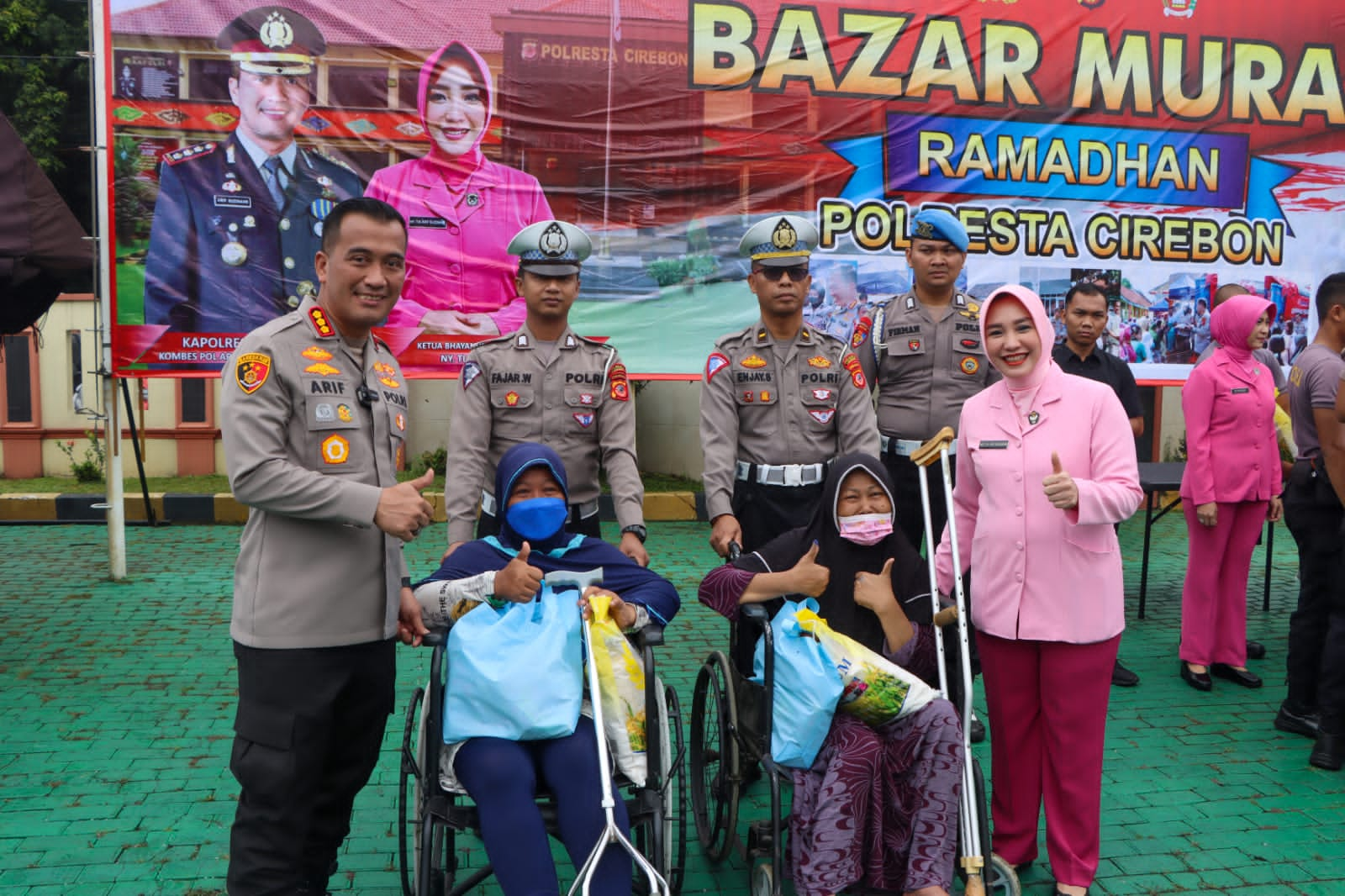 Ratusan Warga Antusias Padati Bazar Murah Ramadan Polresta Cirebon