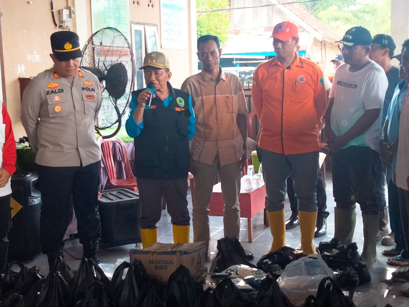 Wabub Didampingi Polsek Tanah Abang Tinjau Warga Terdampak Banjir Sekaligus Berikan Bantuan