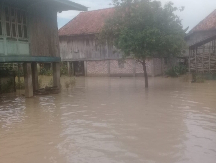 Lematang, Kembali Mengalami Banjir 1,87 Meter Dipemukiman Warga Akibat Kiriman Dari Kabupaten Lahat