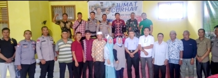 Jumat Curhat, Kapolsek Baruga Himbau Kamtibmas bersama Warga di Aula Kantor Kelurahan Pondambea.