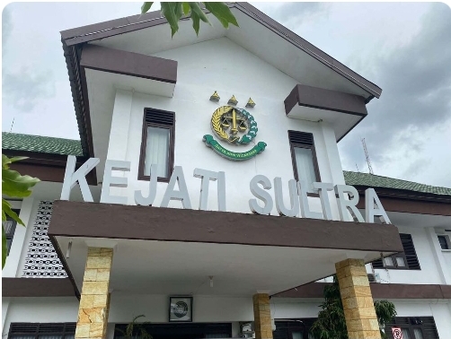 Mantan Walikota Kendari, Sulkarnain Kadir Kembali Memenuhi Panggilan Ke dua Kejati Sultra Atas Kasus Gratifikasi PT. MUI di Kota Kendari.