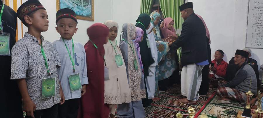 Masyarakat Kampung Umang Memperingati Malam Nuzul Qur’an Sekaligus Pembagian Hadiah Di Meunasah Puset