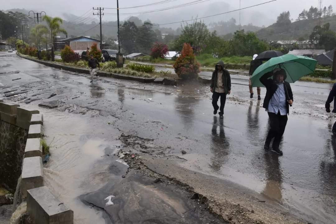 Curah Hujan Tinggi, Pj. Bupati Pantau Kondisi Banjir Genangan