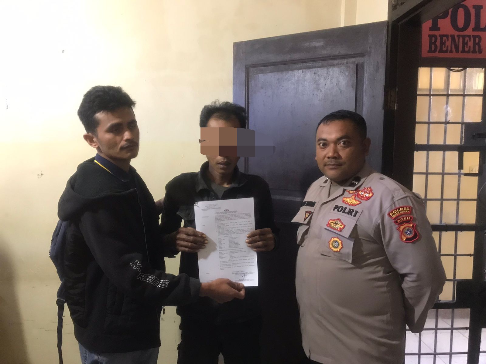 Penyidik Polsek Bandar Polres Bener Meriah Serah Terima Tersangka Dan Barang Bukti (Tahap II) Terkait Tindak Pidana Pencurian