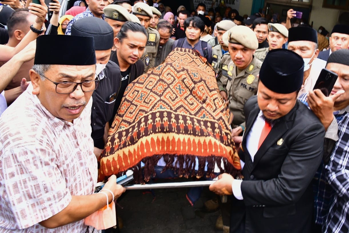 Gubernur Sulsel Lepas Jenazah Wabup Luwu Syukur Bijak